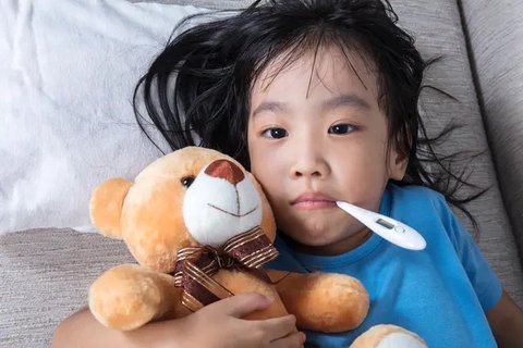 Ilustrasi anak demam. (c) yamasan//Depositphotos.com