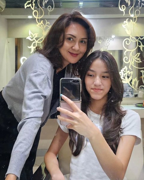 Tumbuh jadi gadis remaja beneran, cantiknya semakin terlihat. Momen quality time nyalon berdua juga tak lupa diabadikan bersama.&nbsp;