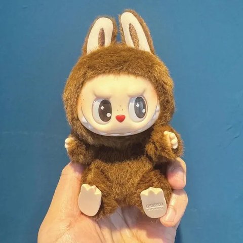 Pamer Boneka Labubu Saat Baru Dilantik Jadi Anggota DPRD, Astrid Kuya Dicibir Warganet.  foto: TikTok @fraksipanjakarta