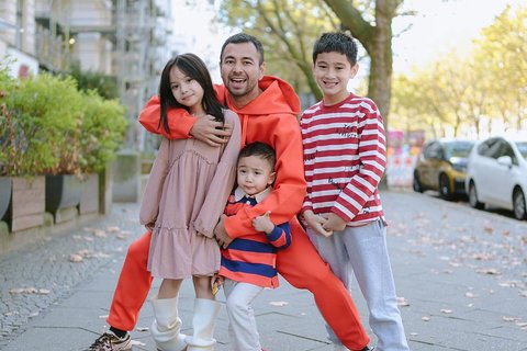 7 Potret Keluarga Raffi Ahmad dan Gading Marten Kumpul di Jerman, Vibesnya bak Foto Bareng Besan