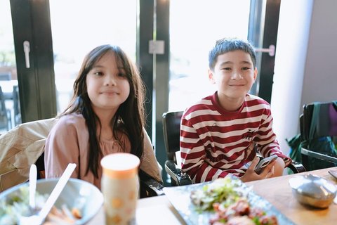 7 Potret Keluarga Raffi Ahmad dan Gading Marten Kumpul di Jerman, Vibesnya bak Foto Bareng Besan