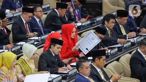 FOTO: Momen 580 Anggota DPR Masa Bakti 2024-2029 Resmi Dilantik, Bersumpah Perjuangkan Aspirasi Rakyat