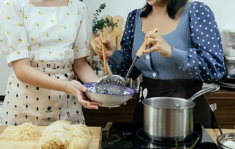 ilustrasi air rebusan mie/copyright pexels/Klaus Nielsen