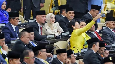 Pelantikan dan pembacaan sumpah dan janji anggota DPR periode 2024-2029, Selasa (1/10/2024). (tangkapan layar youtube DPR RI)
