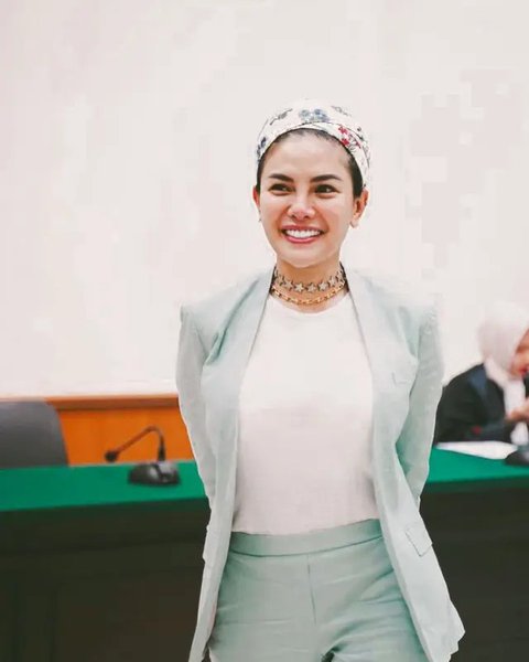 Merespons kasus senpi ilegal yang membelit Dito Mahendra, Nikita Mirzani teringat momen salat di penjara karena kepikiran anak-anak di rumah. (Foto: Dok. Instagram @nikitamirzanimawardi_172)