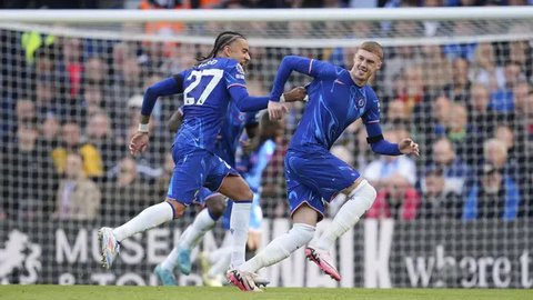 Pemain Chelsea,Cole Palmer, melakukan selebrasi setelah mencetak gol ke gawang Brighton pada laga pekan keenam Liga Inggris 2024/2025. Bermain di Stamford Bridge, The Blues menang dengan skor
