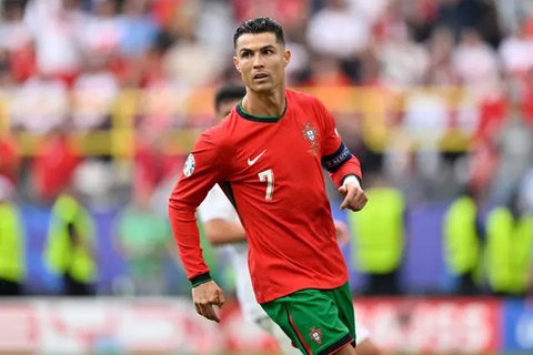 Cristiano Ronaldo berhasil mencetak satu gol sekaligus membantu Al Nassr meraih kemenangan 3-0 atas Al Ettifaq pada laga pekan keempat Saudi Pro League musim ini di Al Ettifaq Cl