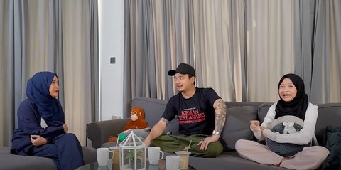 Ngefans, Cerita Arafah Rianti Beli Foto Derby Romero di Abang-Abang Mainan Depan Sekolah - Harganya 5 Ribu