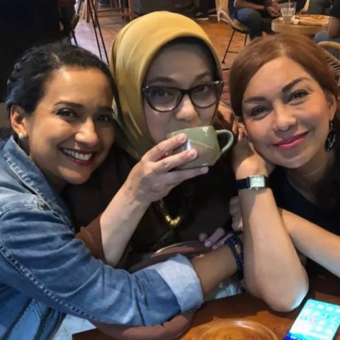 Artis Marissa Haque meninggal dunia pada 2 Oktober 2024 sekitar jam 2 dini hari. Kabar ini disampaikan kedua putrinya, Chiki Fawzi dan Bella Fawzi. (Foto: Dok. Instagram @marissahaque)