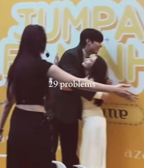 Foto Lee Min Ho dan Prilly Latuconsinadi acara Jumpa Lee Min Ho di Malaysia. (Dok. Instagram @prillylatuconsina96).