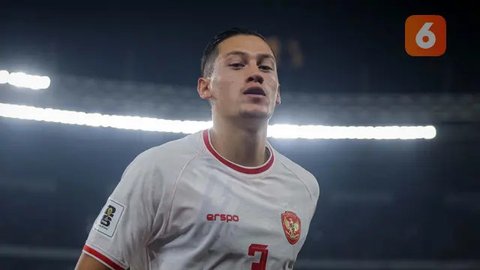 Jay Idzes beraksi saat Venezia bertandang ke markas AS Roma dalam laga Serie A 2024/2025, Minggu (29/10/2024). (Instagram/jayidzes).