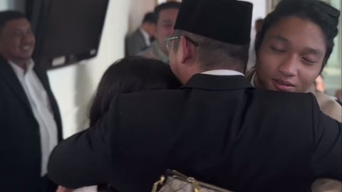 7 Potret Anak-Anak Pasha Ungu di Pelantikan sang Ayah Jadi Anggota DPR, Buah Hati dari Okie Agustina Juga Hadir
