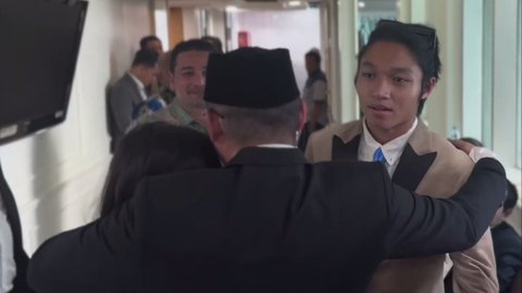 7 Potret Anak-Anak Pasha Ungu di Pelantikan sang Ayah Jadi Anggota DPR, Buah Hati dari Okie Agustina Juga Hadir
