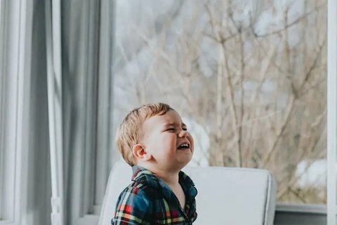 Ilustrasi Anak Menangis Tantrum Marah / Freepik by fwstudio