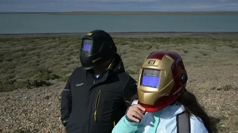 Saat itu, bulan meninggalkan cincin cahaya yang jelas di sekitarnya, sehingga Gerhana Matahari Cincin 2 Oktober 2024 juga dikenal sebagai Gerhana Matahari "Cincin Api". (Juan MABROMATA/AFP)