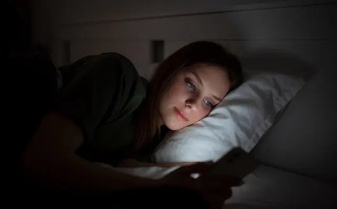 Ilustrasi kenalan lewat chat/copyright unsplash/Nylos