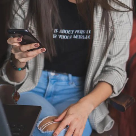 Ilustrasi kenalan lewat chat/copyright unsplash/Nylos