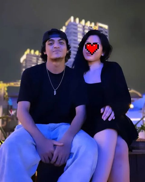 Sorotan Instagram "1W Losing You" yang dibuat Vadel Badjideh rupanya berisi sejumlah pesan bucin untuk Laura Meizani alias Lolly anak Nikita Mirzani. (Foto: Dok. Instagram @lauradumpie)