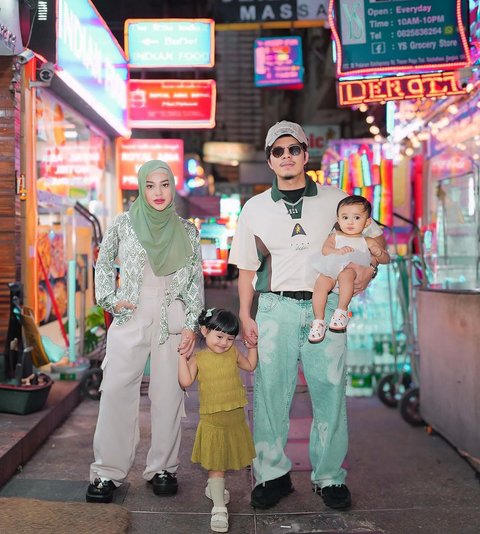 7 Gaya Aurel Hermansyah Selama Liburan di Thailand, Terlihat Kurusan - Tampil bak ABG Lagi