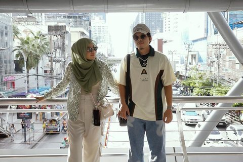 7 Gaya Aurel Hermansyah Selama Liburan di Thailand, Terlihat Kurusan - Tampil bak ABG Lagi