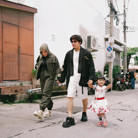 7 Gaya Aurel Hermansyah Selama Liburan di Thailand, Terlihat Kurusan - Tampil bak ABG Lagi