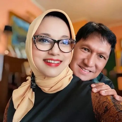 Ikang Fawzi di pemakaman Marissa Haque.