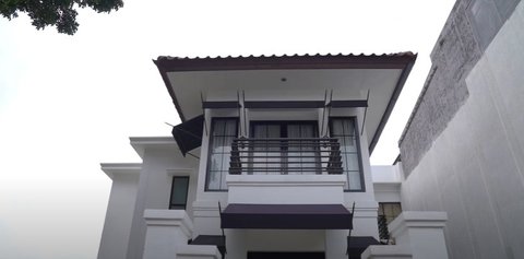 8 Potret Rumah Michelle Ziudith yang Berkonsep Minimalis Klasik, Dibangun untuk Orang Tua - Tampak Cozy
