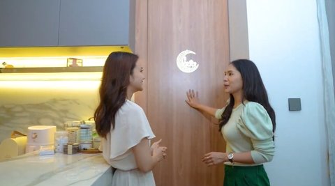 8 Potret Rumah Michelle Ziudith yang Berkonsep Minimalis Klasik, Dibangun untuk Orang Tua - Tampak Cozy