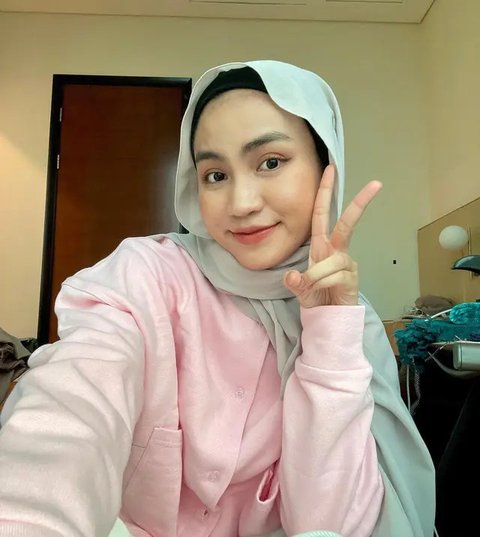 Melihat outfit kuliah Xaviera Putri yang bisa jadi inspirasi (@xavieraputri)