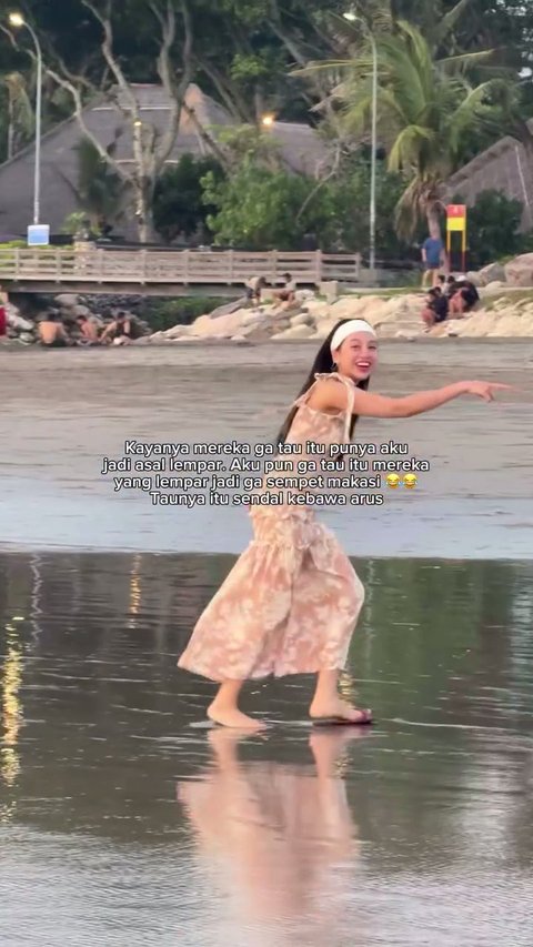 Lucu Banget, Momen Ghea Indrawari Panik Sandalnya Terbawa Arus Saat di Pantai