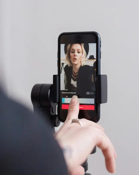 Menghasilkan uang dari media sosial (Foto: Pexels.com)