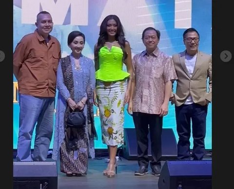 Puteri Indonesia Pariwisata Tata Juliastrid Raih Gelar Miss Cosmo 2024, Kalahkan Wakil Thailand dan Amerika Serikat.  foto: (dok.Instagram @officialputeriindonesia/