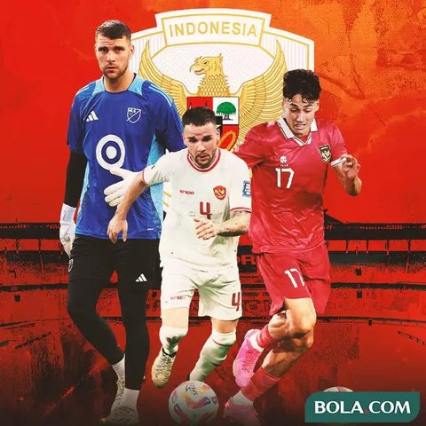 Bek Timnas Indonesia, Gunawan Dwi Cahyo mencoba menghadang pergerakan striker Bahrain, Mohammed Ali dalam laga Kualifikasi Piala Dunia 2014. Laga yang berlangsung di Stadion Nasional Rifaa pa