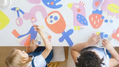 Menggambar di dinding bukanlah sebuah hal yang harus dikhawatirkan. (Foto: Unsplash/Kostiantyn Li)