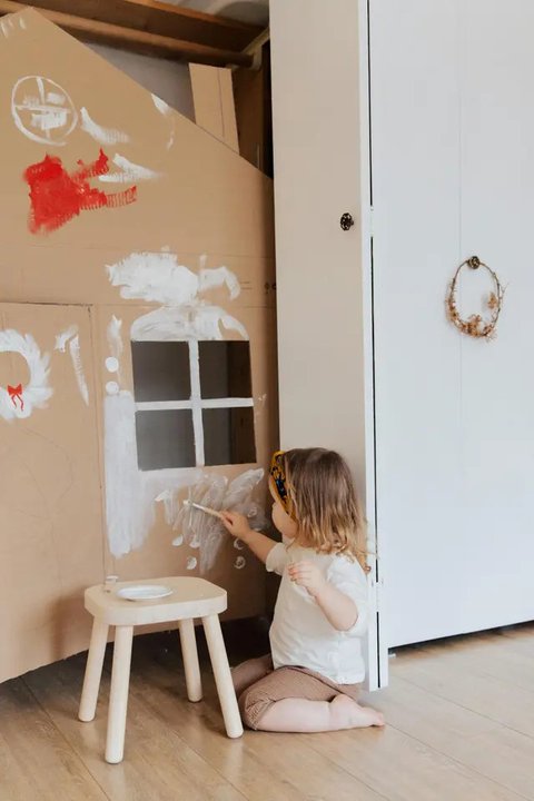 Menggambar di dinding bukanlah sebuah hal yang harus dikhawatirkan. (Foto: Unsplash/Kostiantyn Li)