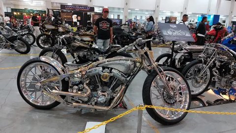 Kustomfest 2024 diikuti beragam motor kustom beragam aliran. (Liputan6.com / Septian Pamungkas)