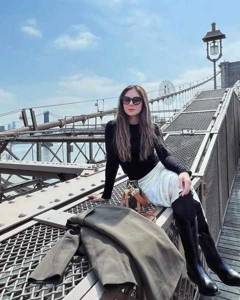 Potret cantik Wulan Guritno (Sumber: Instagram/wulanguritno)