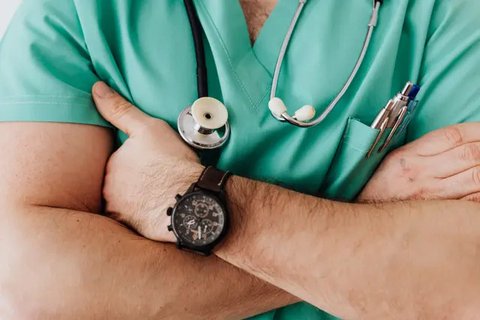 Anemia dapat ditandai dengan sakit kepala. (Foto: Pexels/Andrea Piacquadio)