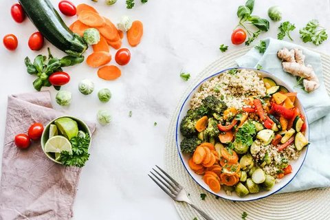 Ilustrasi makanan penuh nutrisi. (Foto: Unsplash/Brooke Lark)