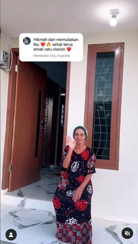 Meski tak terlalu jelas, berikut adalah bagian depan dari rumah baru Mimi Peri yang baru-baru ini diunggah di sosial media.