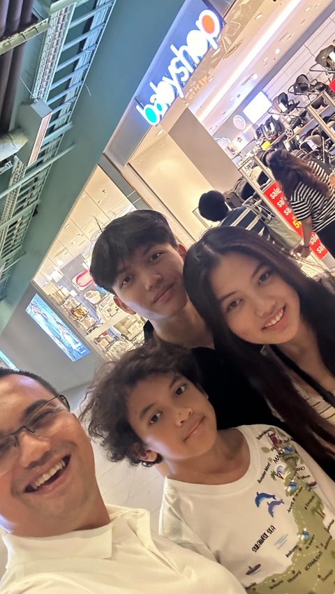 7 Potret Anak Sahrul Gunawan Kini, Sudah Pada Besar - Ganteng dan Cantik