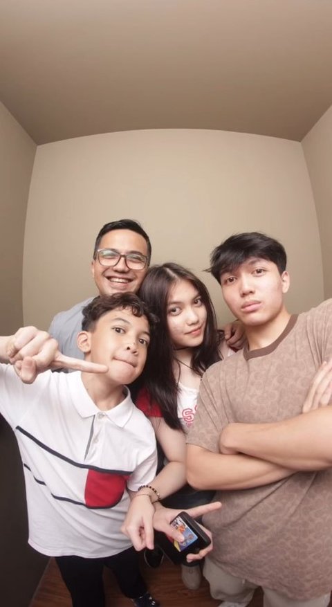 7 Potret Anak Sahrul Gunawan Kini, Sudah Pada Besar - Ganteng dan Cantik