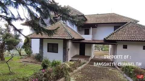 Dikutip dari sumber yang sama, kediaman ini hanya disebut-sebut sebagai rumah singgah, mengingat lokasinya yang terletak di tengah perkebunan dan perbukitan.<br>