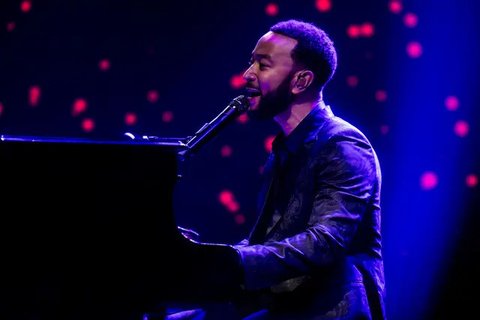 Senin (9/9/2024), Anies Baswedan di UGM Yogyakarta sebagai pembicara dalam dialog 'Demokrasi Dalam Genggaman, Kepemimpinan Anak Muda di Era Digital'. (Kukuh Setyono)