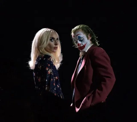 Potret Lady Gaga bersama Joaquin Phoenix yang masing-masing berperan sebagai Harley Quinn dan Joker dalam film Joker: Folie  Deux alias Joker 2. (Instagram @toddphillips)