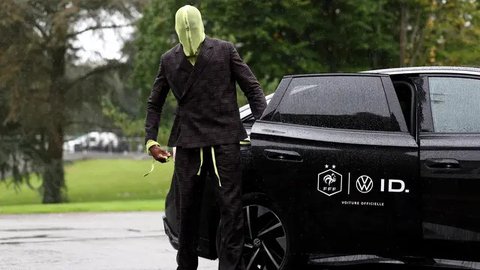 Bek timnas Prancis, Ibrahima Konate, tiba untuk ambil bagian dalam persiapan tim untuk pertandingan kualifikasi Liga Bangsa-Bangsa UEFA mendatang di Clairefontaine-en-Yvelines pada 7 Oktober 2024. (FRANCK FIFE/AFP)