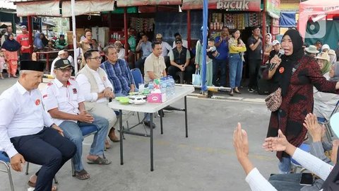 FOTO: Momen Ridwan Kamil Blusukan di Kampung Luar Batang, Temui Warga dan Cek Tanggul Laut Jakarta