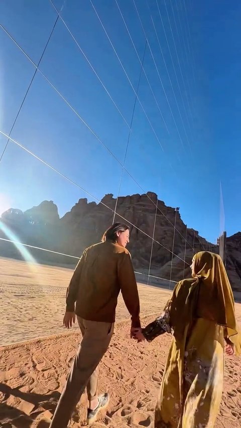 7 Potret Cut Meyriska dan Roger Danuarta di Al Ula, Tampil Serasi bak Prewedding