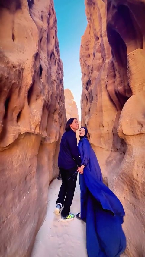 7 Potret Cut Meyriska dan Roger Danuarta di Al Ula, Tampil Serasi bak Prewedding