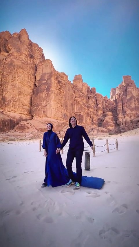 7 Potret Cut Meyriska dan Roger Danuarta di Al Ula, Tampil Serasi bak Prewedding